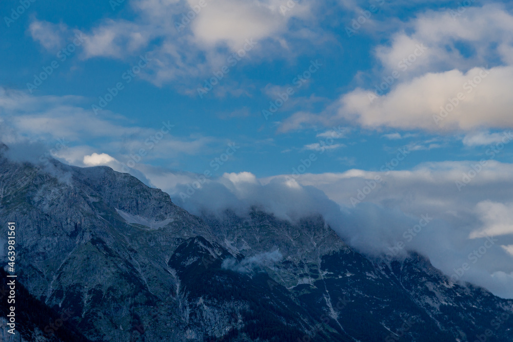 Letzten Abendstunden im wunderschönen Leutaschtal genießen - Österreich Letzten Abendstunden im wunderschönen Leutaschtal genießen - Österreich