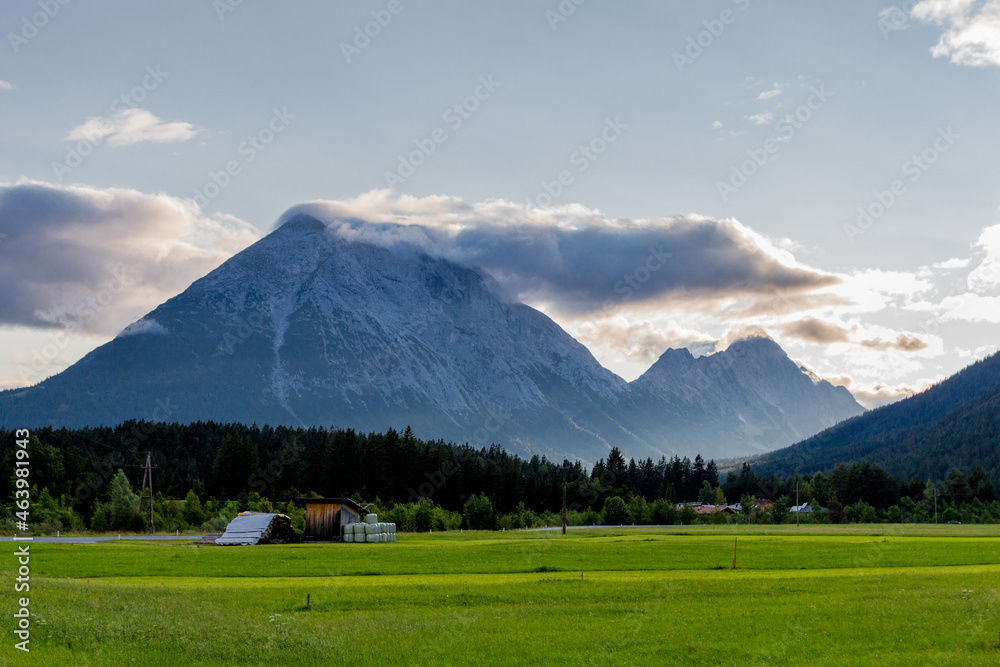 Letzten Abendstunden im wunderschönen Leutaschtal genießen - Österreich Letzten Abendstunden im wunderschönen Leutaschtal genießen - Österreich