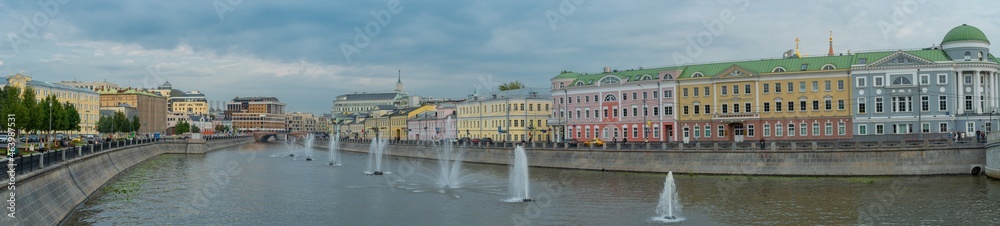 Fototapeta premium Panoramic view of the fountains of the Vodootvodny channel and Sadovnicheskaya Embankment, Moscow photo