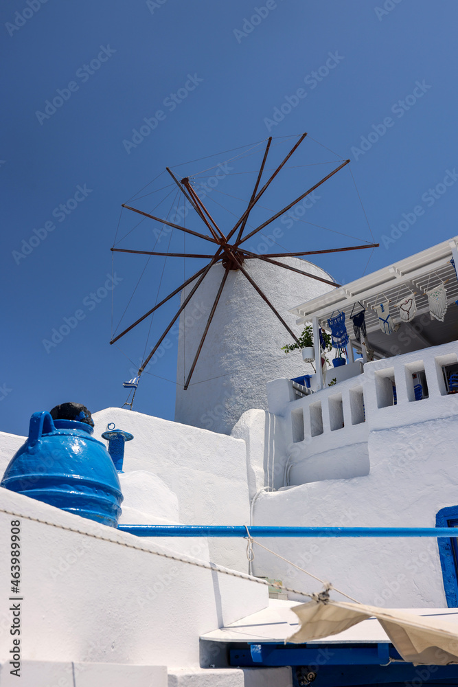 Obraz premium Traditional white windmill in Oia on the island of Santorini. Cyclades, Greece