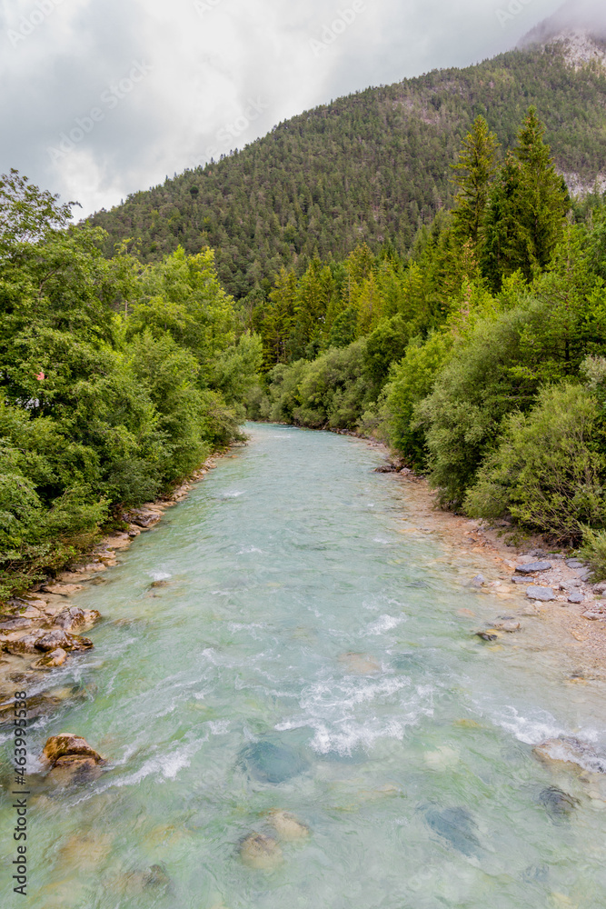 Entdeckungstour durch das Karwendel Tal am Isar Ursprung bei Scharnitz - Österreich Entdeckungstour durch das Karwendel Tal am Isar Ursprung bei Scharnitz - Österreich
