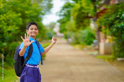 Fototapeta Naklejka Na Ścianę i Meble -  indian little boy asking for lift going to school