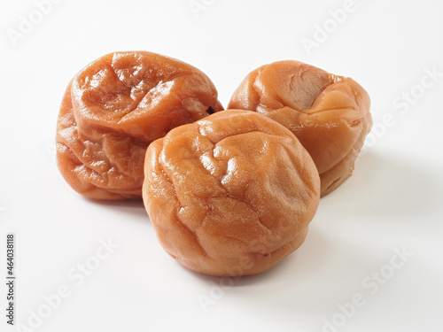 Wallpaper Mural 梅干し　白背景で Torontodigital.ca