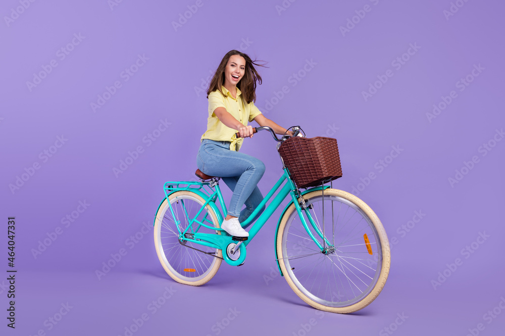 Φωτογραφία Full body profile photo of cute millennial brunette lady ride bicycle wear yello