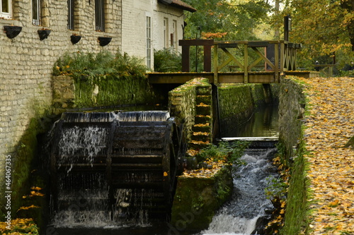 Foto Le moulin à eau de Lindekemale en automne ,le long de la Woluwe à l'est de Bruxe