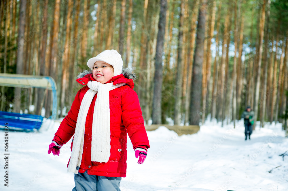 Obraz premium child in winter forest
