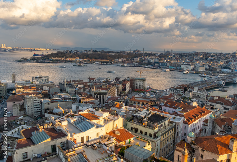 Naklejka premium Istanbul Sunset Panorama to Golden Horn and Galata district
