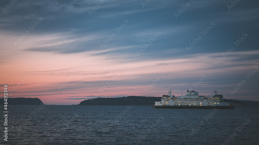 Obraz premium ship in the sea