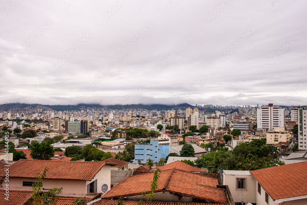Dia nublado e chuvoso em Belo Horizonte, Minas Gerais, Brasil