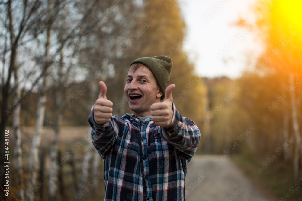 Obraz premium Man yes. Autumn background. Happy day. Photo. Yes