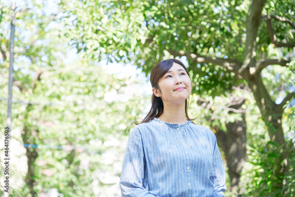 女性 屋外 ポートレート 女性 屋外 ポートレート