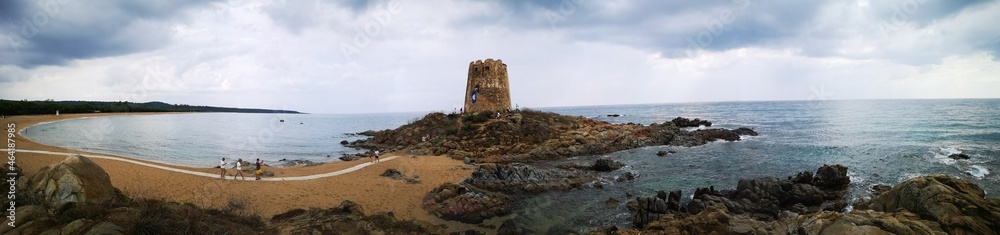 Torre di Bari mit Strand in Sardinien, Italien