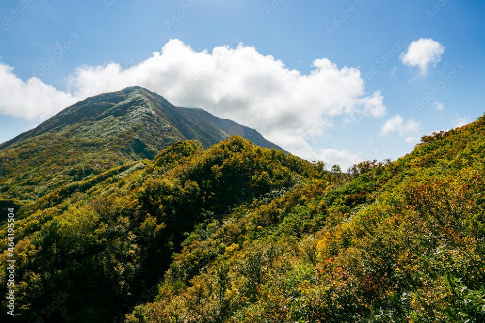 紅葉・黃葉の山　雨飾山稜線