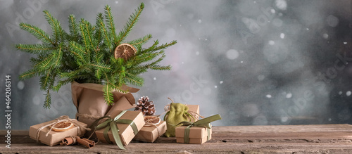 Fotografie Christmas gift zero waste, eco friendly hand made box packaging gifts in kraft p