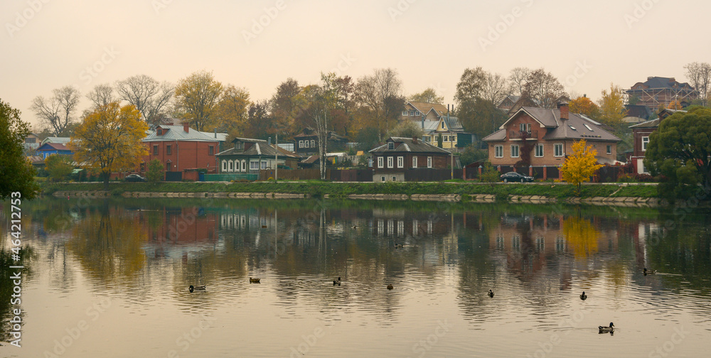 Fototapeta premium Autumn lake scenery in Suzdal Town, Russia