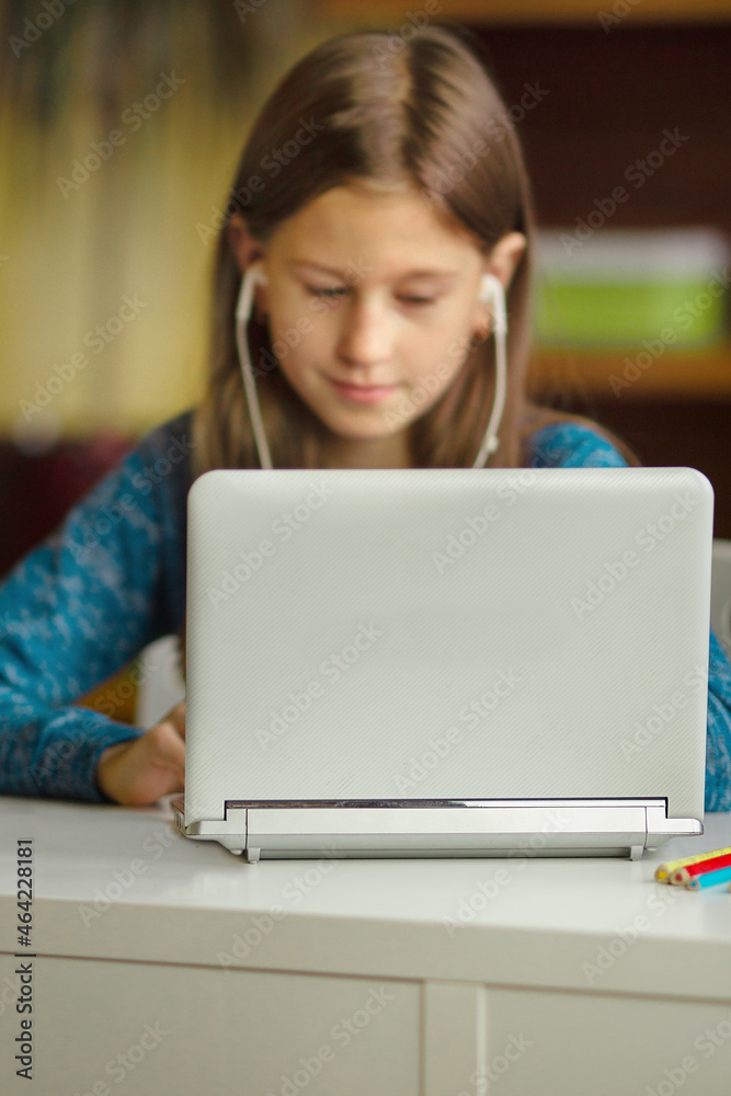 GIRL LEARNS THROUGH A LAPTOP. ONLINE EDUCATION GIRL LEARNS THROUGH A LAPTOP. ONLINE EDUCATION