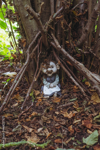 Troll Figur in Wald © christophe papke