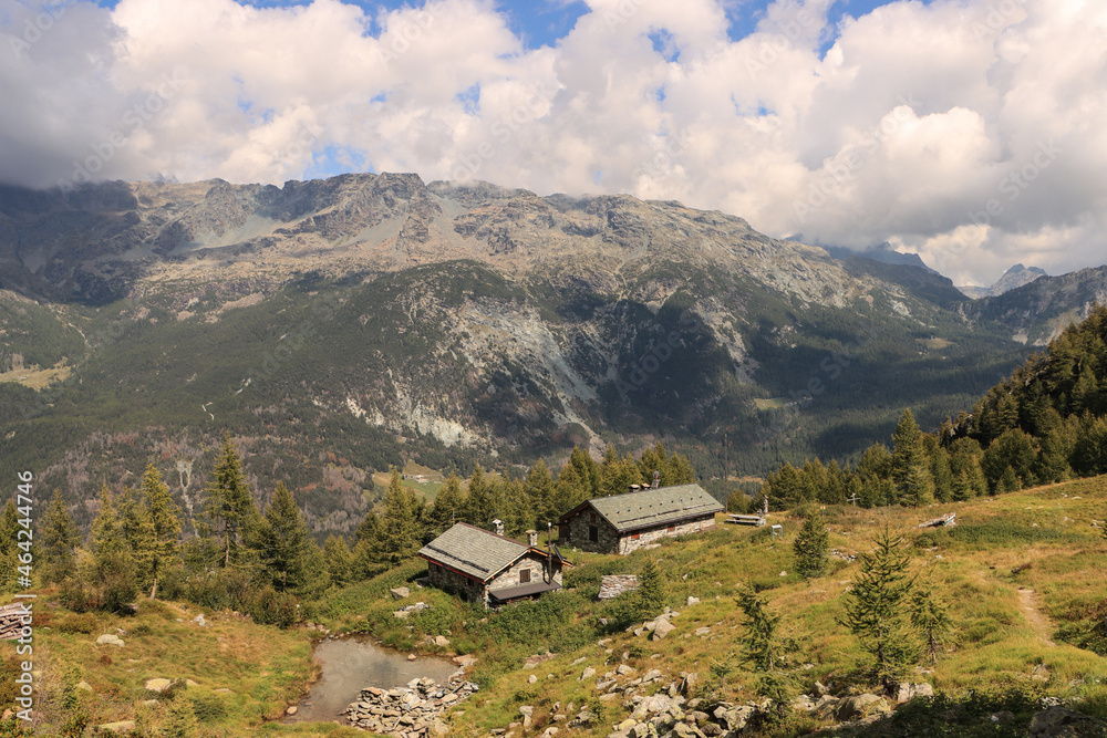 Verstecktes Wanderziel in den Bernina-Alpen, Blick vom Lagazzuolo über das Malencotal