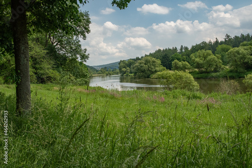 Fuldaradweg bei Wilhelmshausen im Sommer