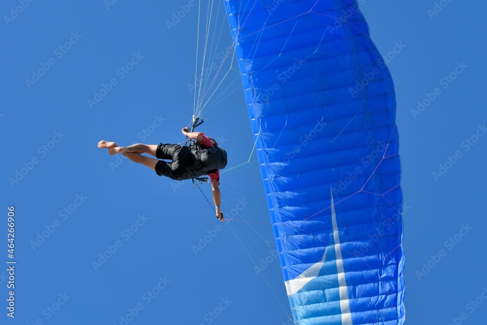 Fototapeta premium Paragliding at the dune du Pilat in France