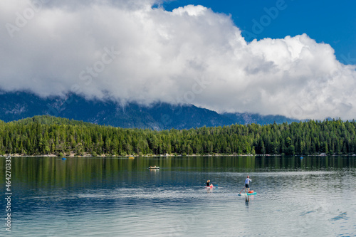 Sommerliche Entdeckungstour zum wunderschönen Eibsee in den Bayrischen Alpen - Deutschland