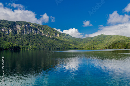 Sommerliche Entdeckungstour zum wunderschönen Eibsee in den Bayrischen Alpen - Deutschland © Oliver Hlavaty