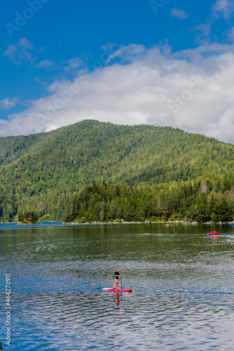 Sommerliche Entdeckungstour zum wunderschönen Eibsee in den Bayrischen Alpen - Deutschland