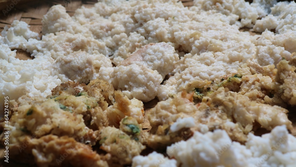 Dried stale rice. stale rice that is dried in the sun. stale rice for fodder. Dried stale rice. stale rice that is dried in the sun. stale rice for fodder.
