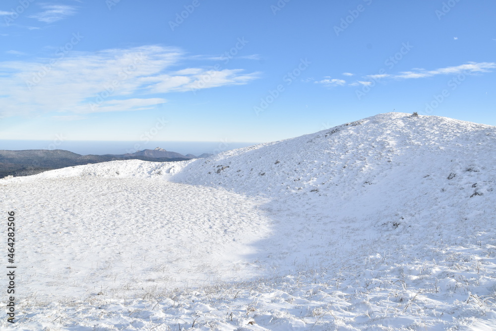 winter mountain landscape | snow covered mountains | snowy winter day | white mountain top 
