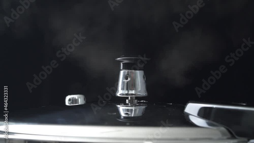 Home pressure cooker stewed pork bones