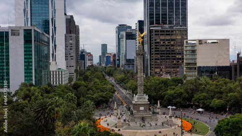 Ángel de la Independencia con decoración de día de Muertos, CDMX. México
