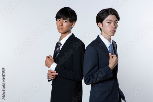 スーツ姿の20代男性2人 photo