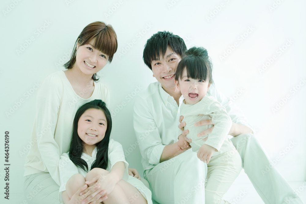 笑顔の家族4人 笑顔の家族4人