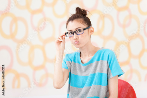 眼鏡をかけた女性