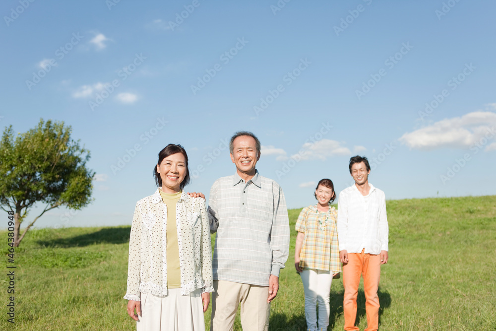 笑顔の家族4人 笑顔の家族4人