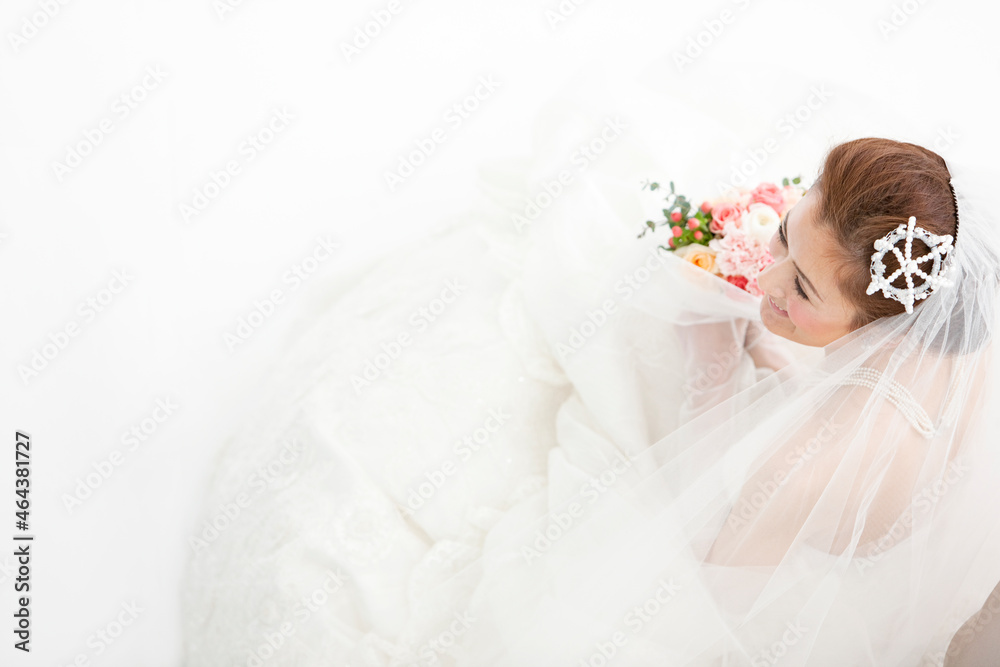 座っている新婦 座っている新婦