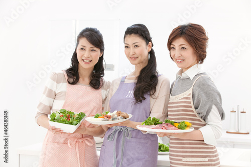 食材を持つ笑顔の中高年女性3人 photo