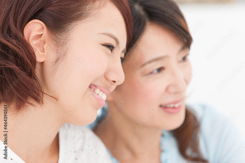 笑顔の母と娘 笑顔の母と娘