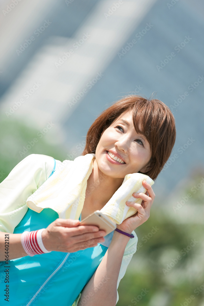 休憩中の中高年女性 休憩中の中高年女性
