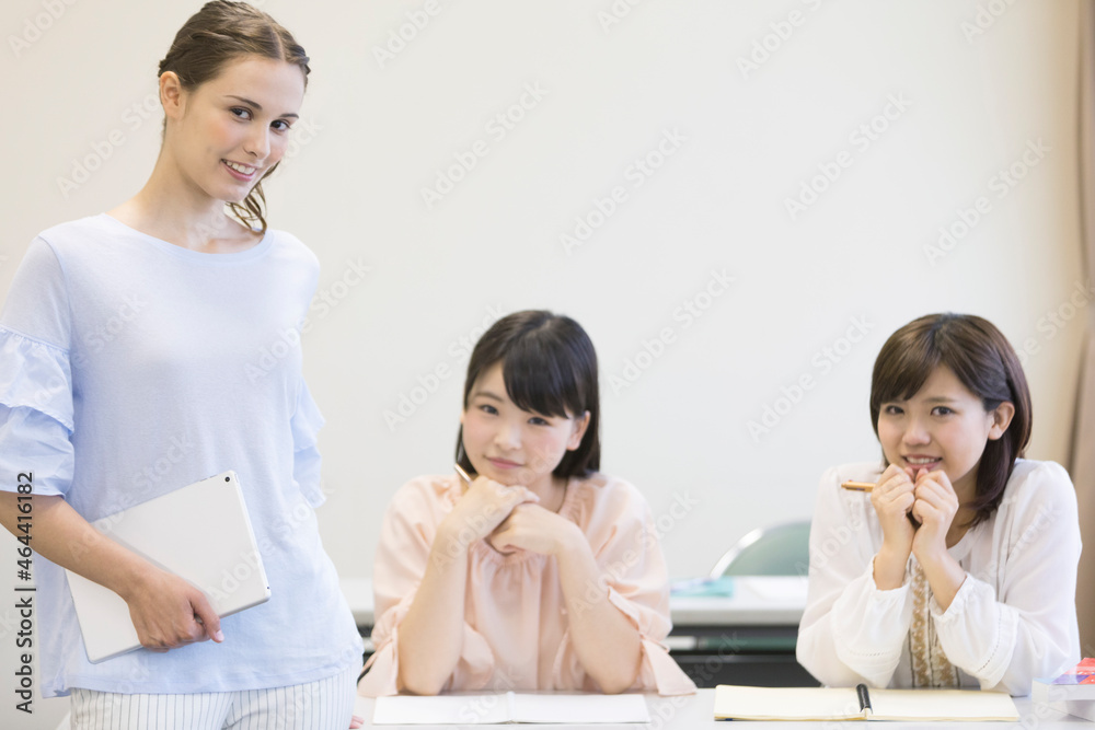 笑顔の女子大生3人 笑顔の女子大生3人