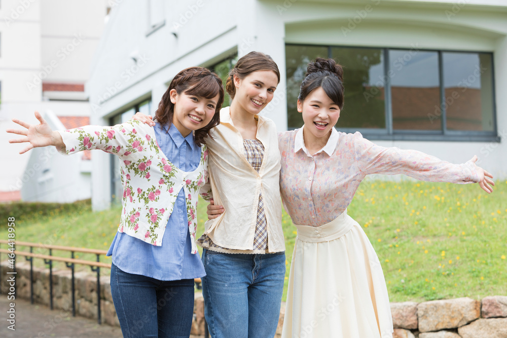 3人の女子大生 3人の女子大生