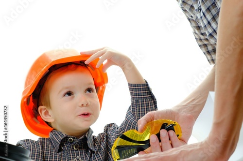 kid studio little boy build...