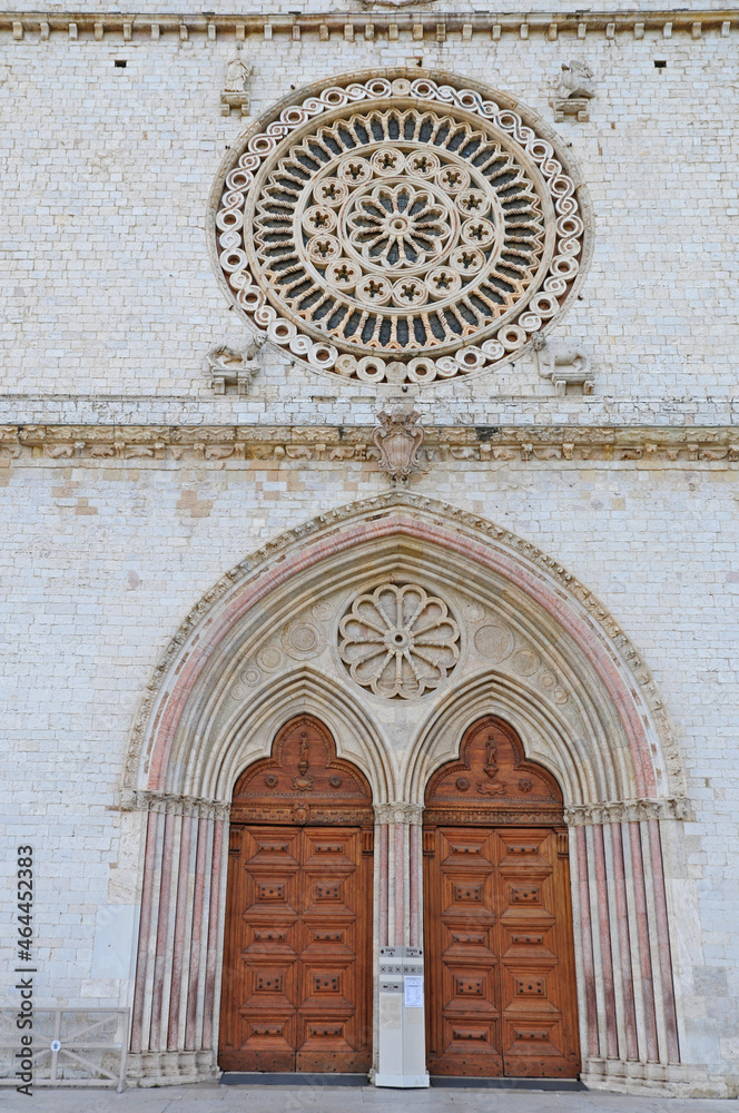 Assisi, il portale della Basilica Superiore di San Francesco