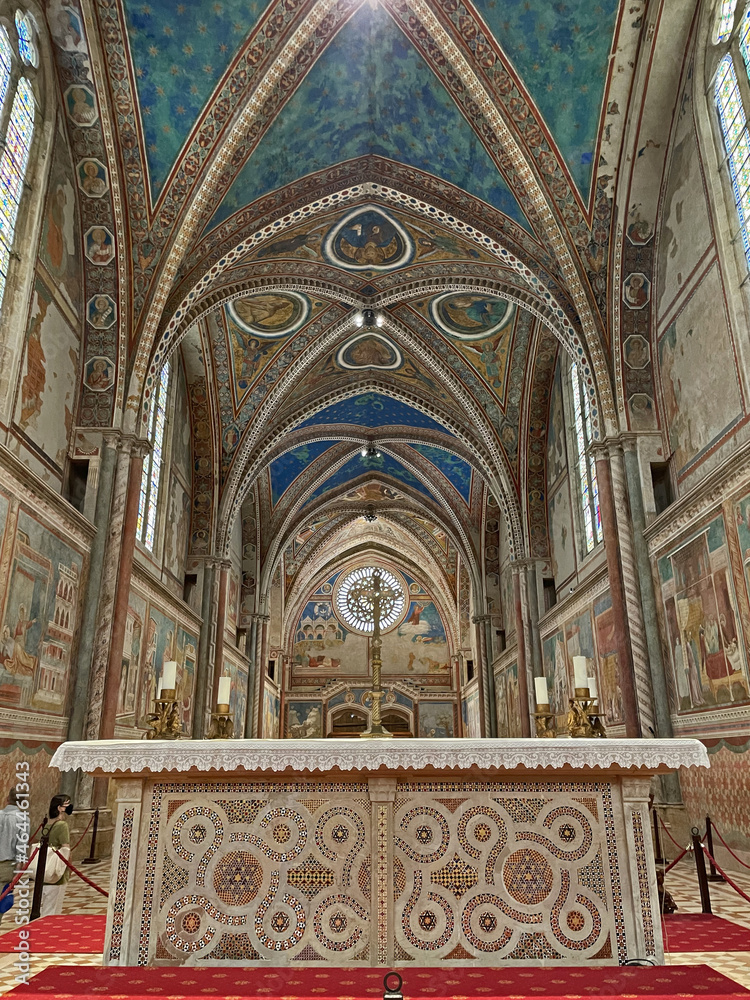Assisi, La Basilica Superiore - interno con affreschi