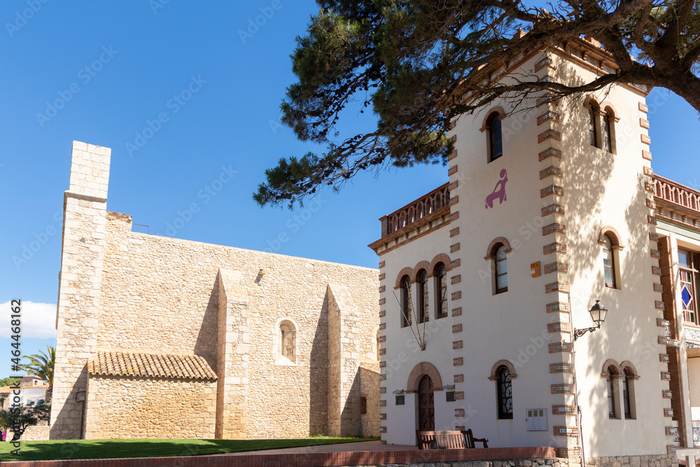 Fototapeta premium castle in the town of la escala on the costa brava a sunny summer day
