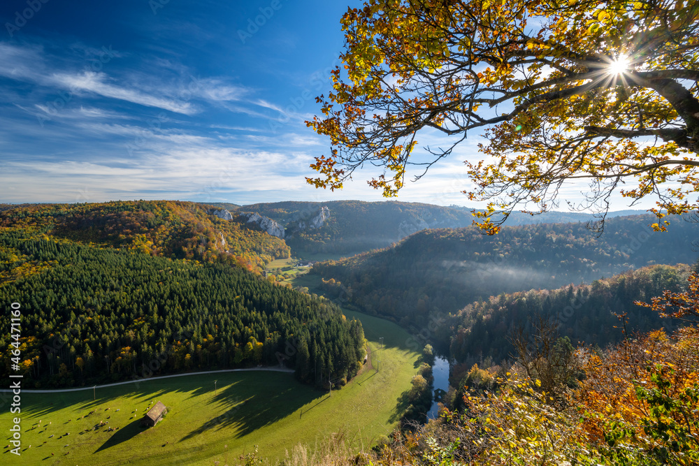 Blick vom Knopfmacherfelsen in das obere Donautal Blick vom Knopfmacherfelsen in das obere Donautal