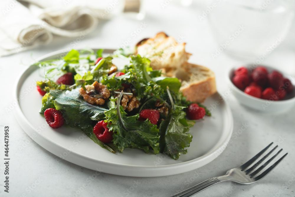Healthy green salad with raspberry and walnut Healthy green salad with raspberry and walnut