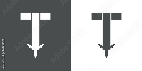 Logotipo con silueta de avión con trayectoria con forma de letra inicial T en fondo gris y fondo blanco