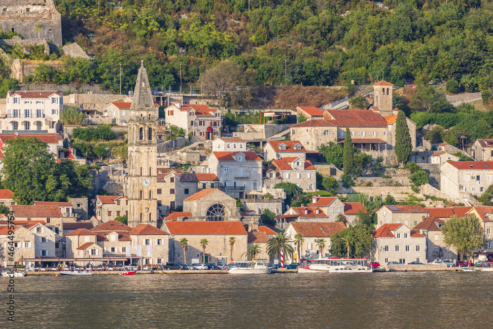 Perast, as an absolute highlight of the Bay of Kotor, is also one of the most beautiful Baroque towns in Montenegro.