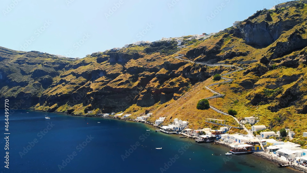Obraz premium An alluring blue surface, a light breeze and a feeling of freedom - what could be more beautiful? Here is a selection of the most beautiful seas in the world. 